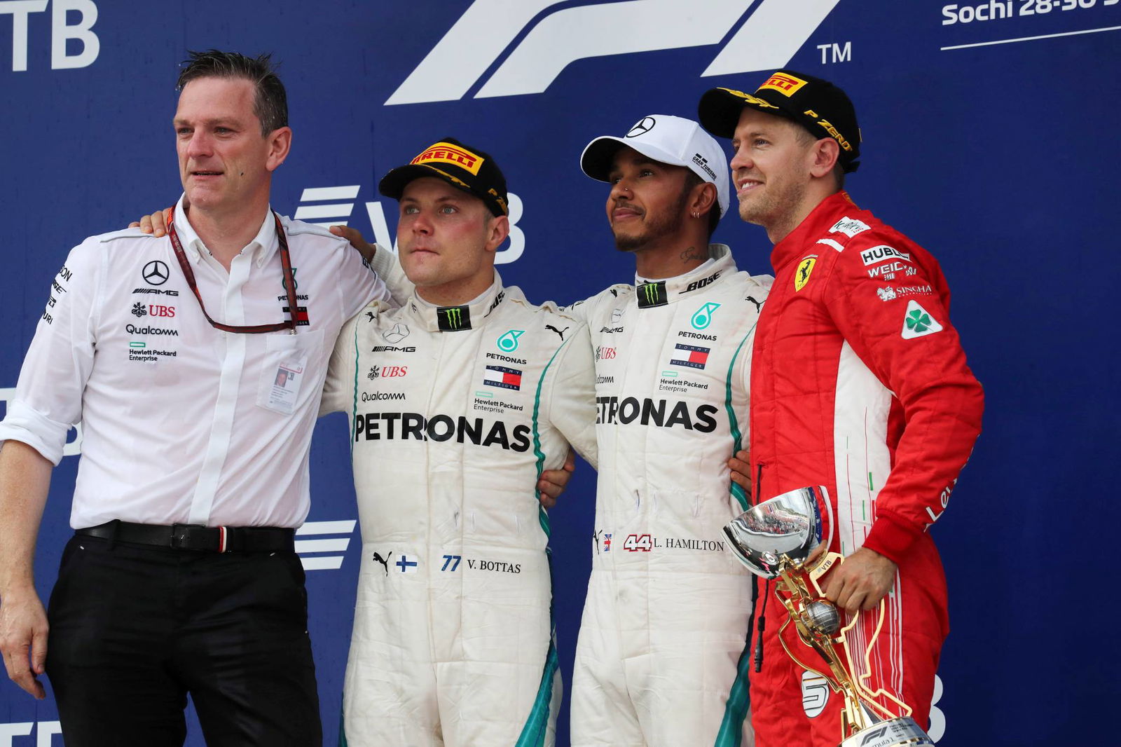 Hamilton mempertimbangkan untuk memberikan keunggulan kepada Bottas