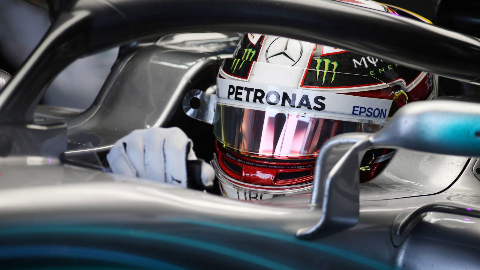Hamilton one second clear in damp first US GP practice