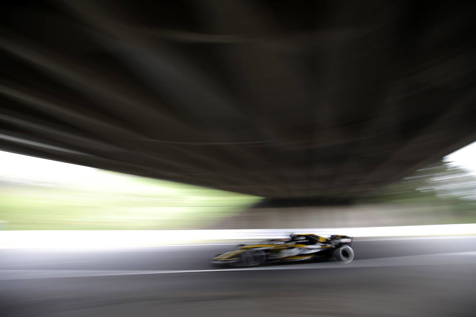 Hamilton takes Japan F1 pole as Ferrari blunder leaves Vettel 9th