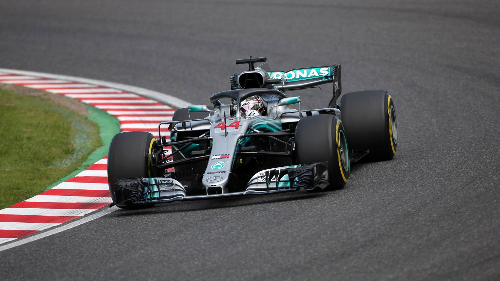 Hamilton wants Pirelli to end “ridiculous” one-stop F1 races