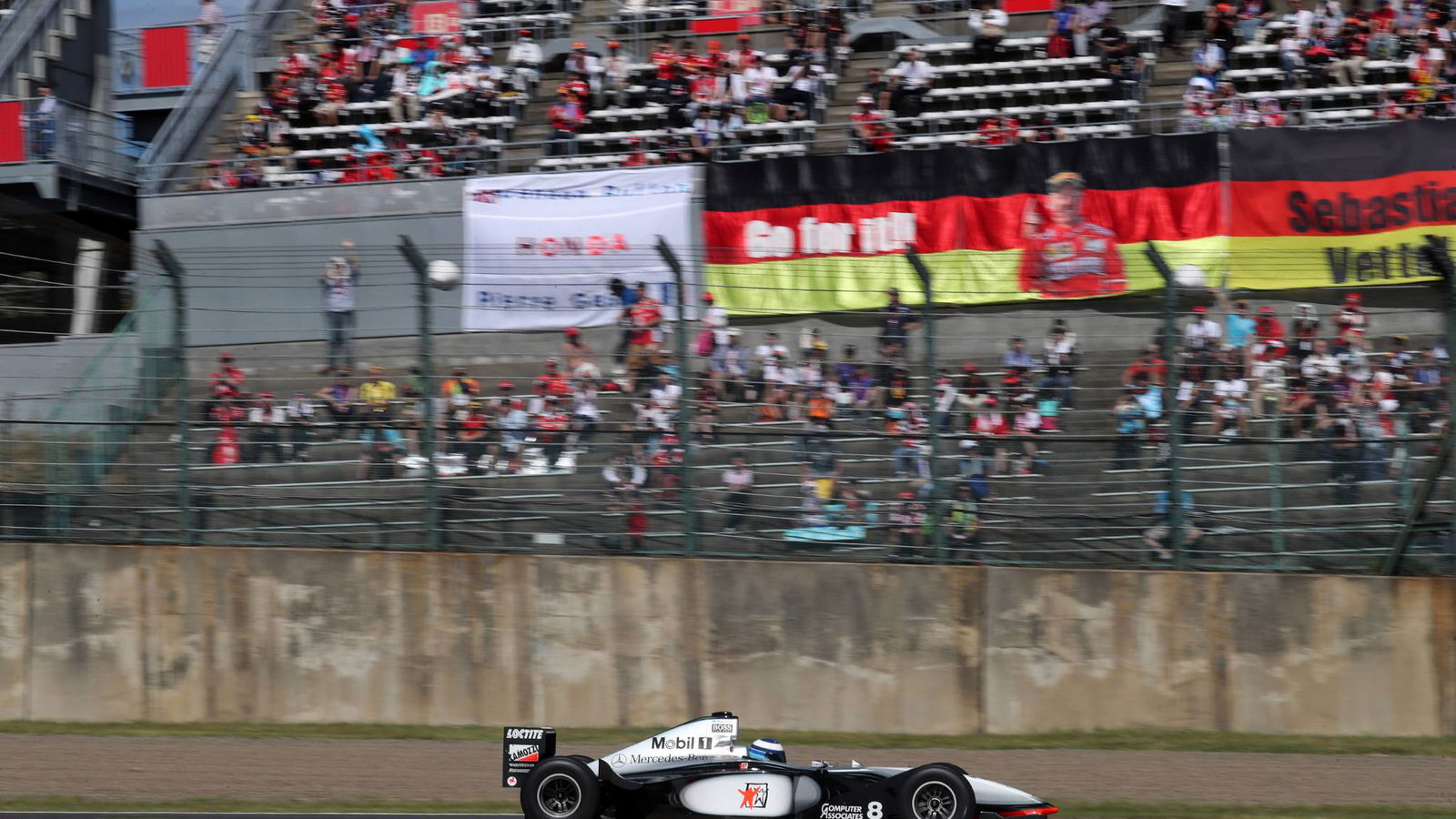 Menyatukan kembali Mika Hakkinen dengan pemenang gelar F1 pertamanya