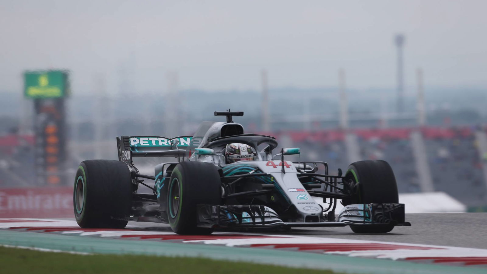Hamilton memimpin GP AS FP2 saat batas hujan berjalan