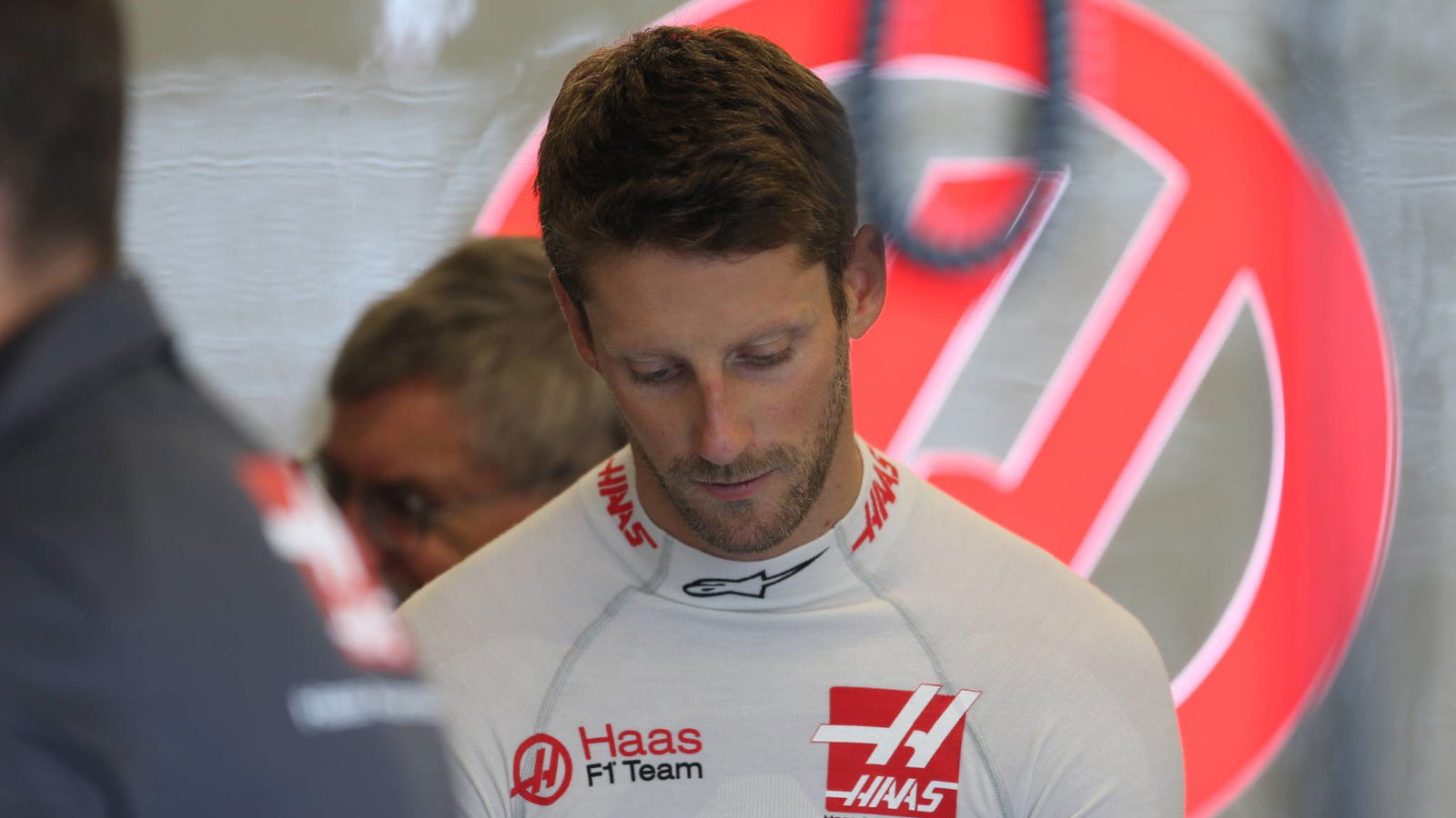 Haas tidak memikirkan risiko larangan balapan Grosjean
