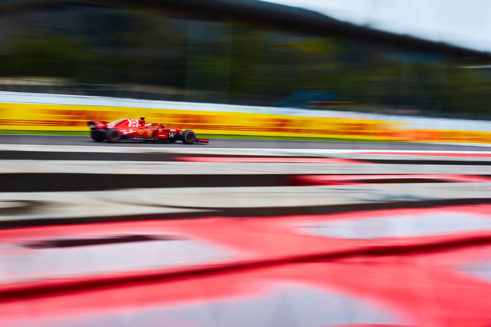 Ricciardo snatches Mexican GP pole from Verstappen