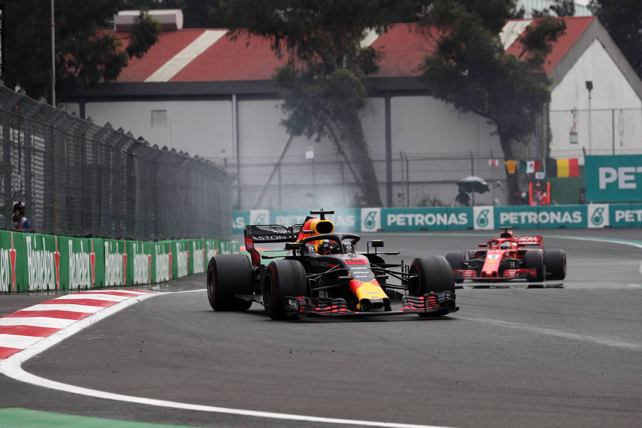 28.10.2018 - Race, Daniel Ricciardo (AUS) Red Bull Racing RB14 retires from the race 