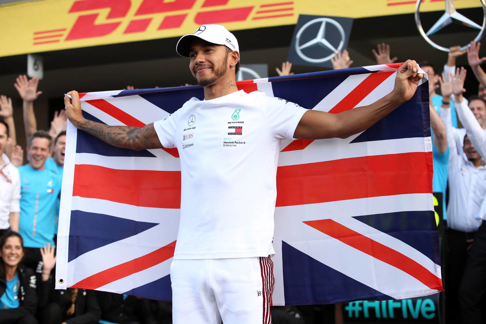 Hamilton reveals grandfather died days before title win