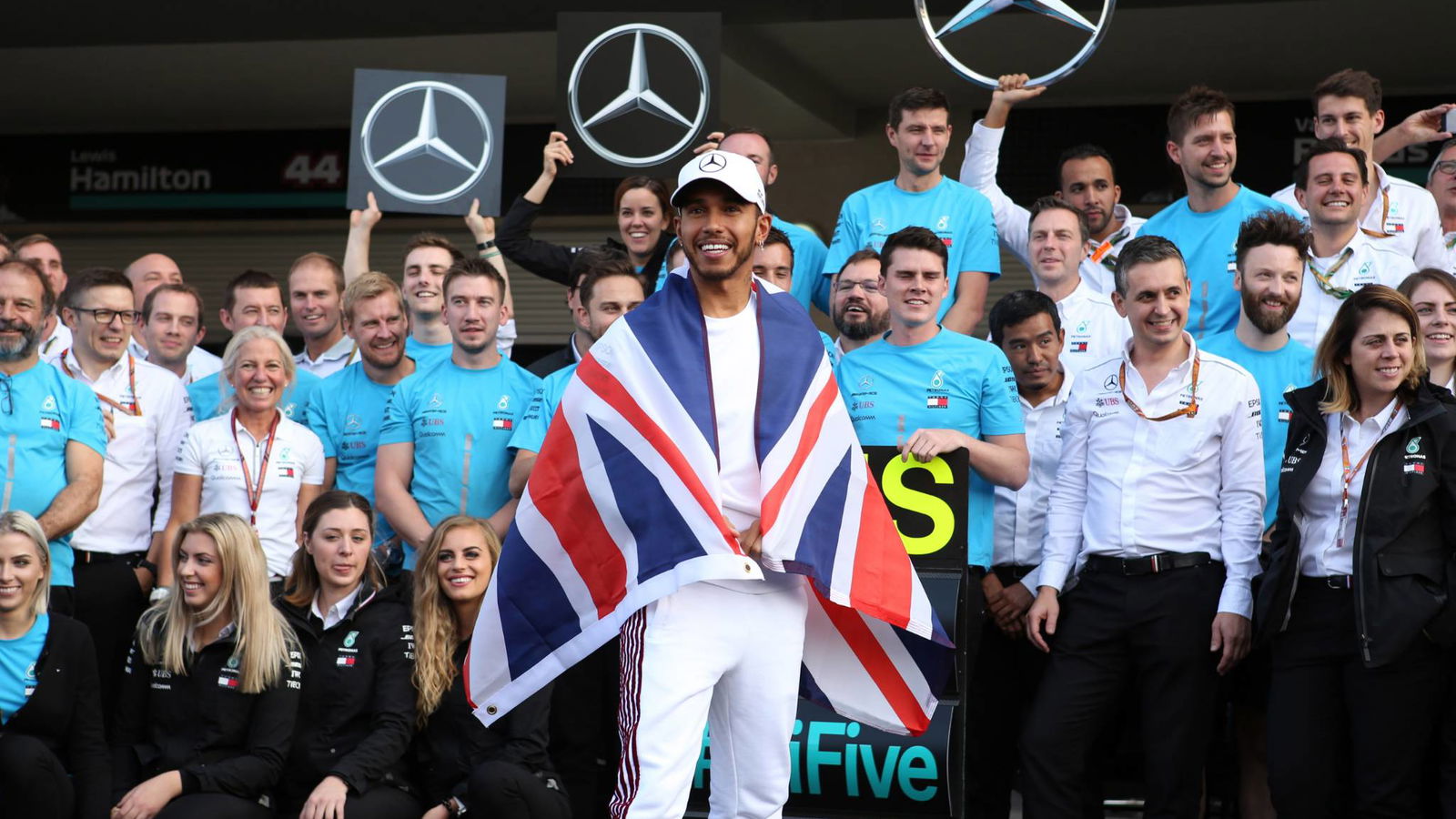 Hamilton: Meninggalkan Mercedes F1 'sangat sulit dibayangkan'