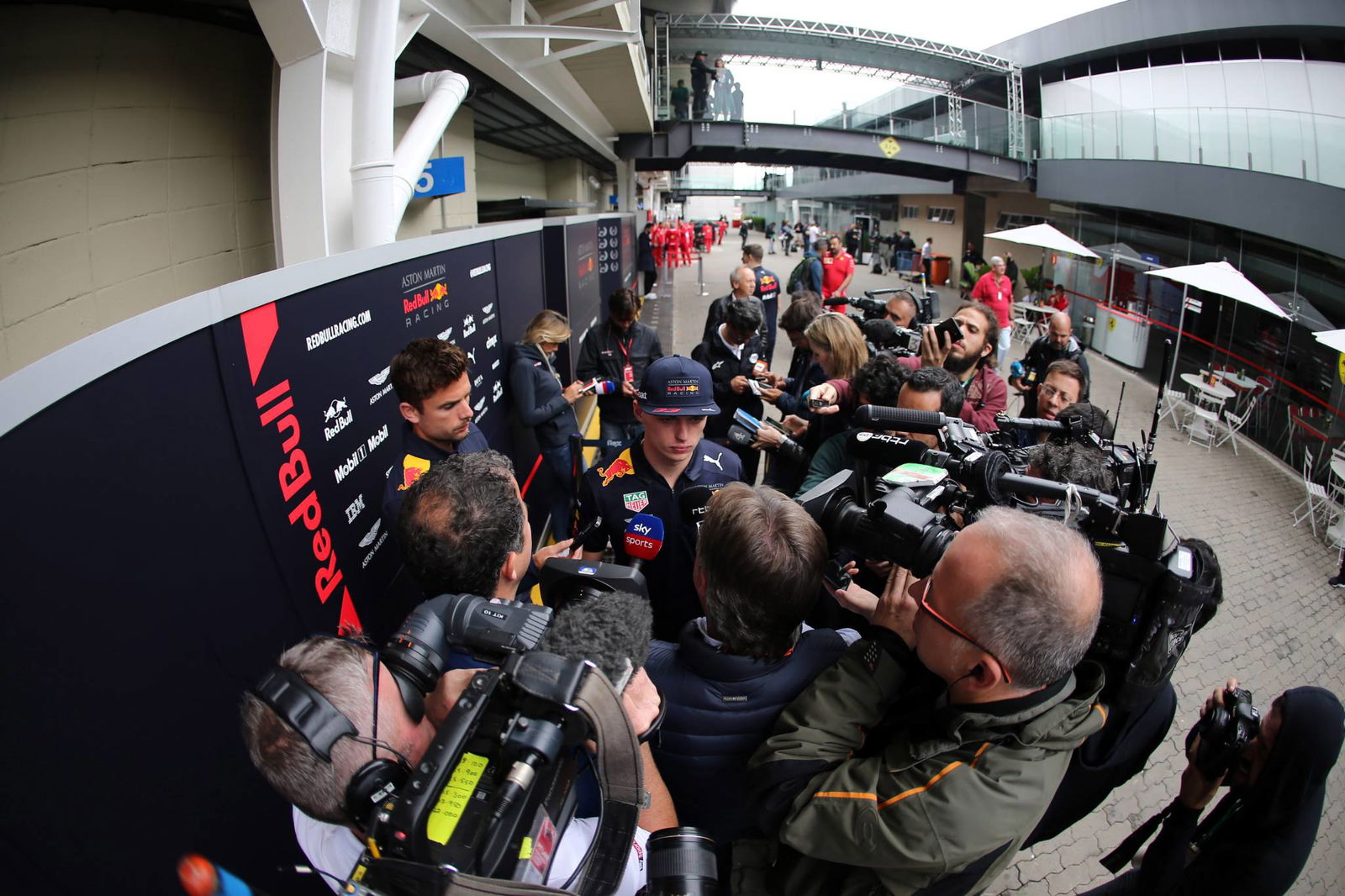 Ricciardo tidak bermaksud mengganggu Verstappen dengan perayaan Meksiko