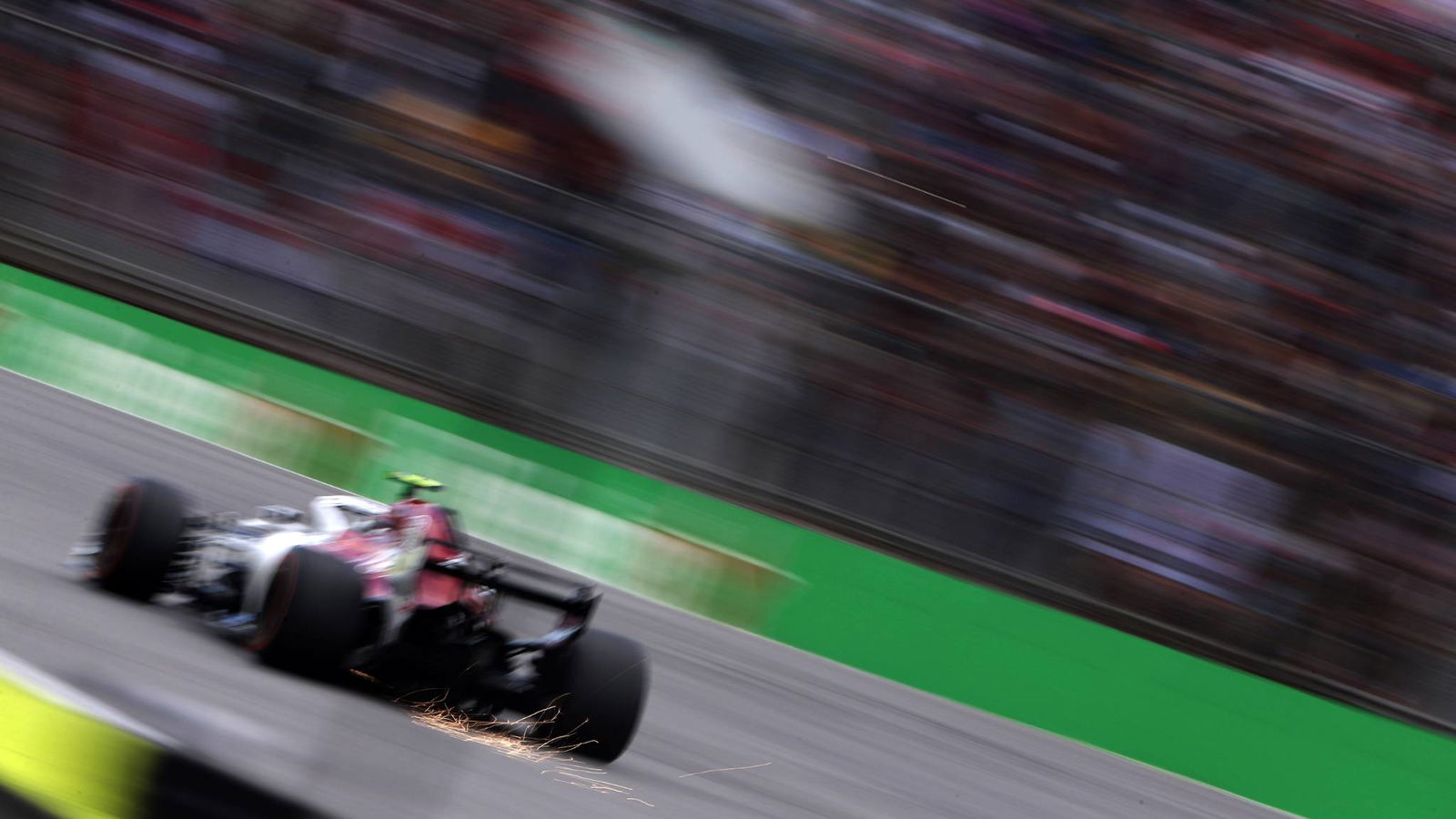 Leclerc mengantongi poin penting Sauber di lini tengah