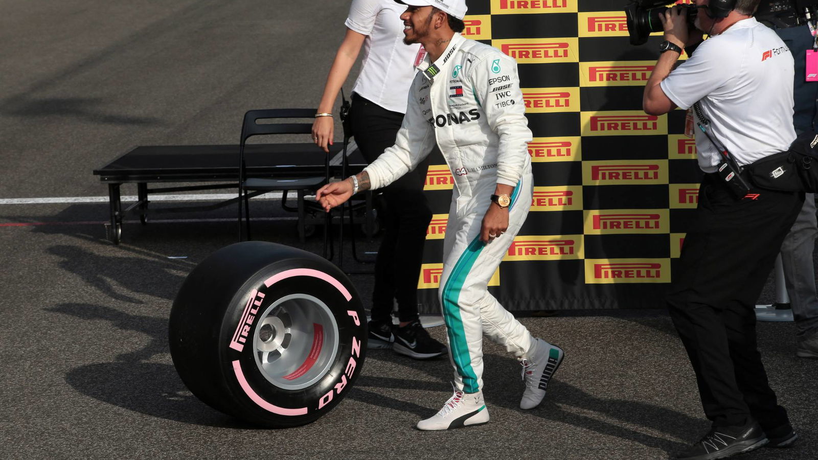 Hamilton: Current F1 tyres dictate no out-and-out racing