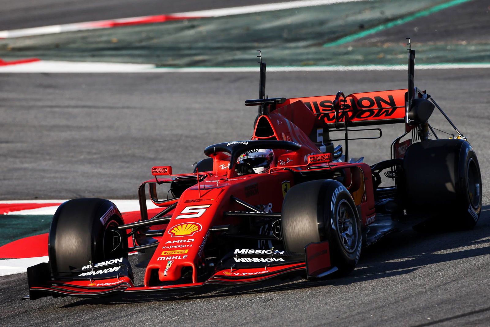 Vettel tercepat untuk Ferrari pada pagi pembukaan tes F1