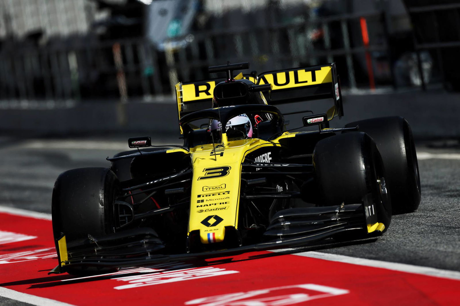 Williams hits track to start F1 testing after FW42 delays