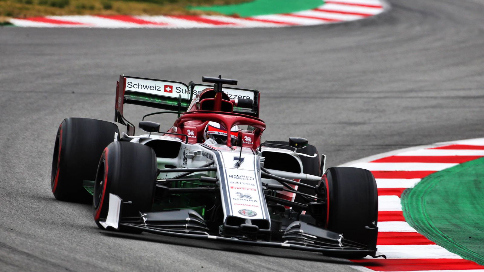 Raikkonen displaces Ferrari on third morning of F1 test