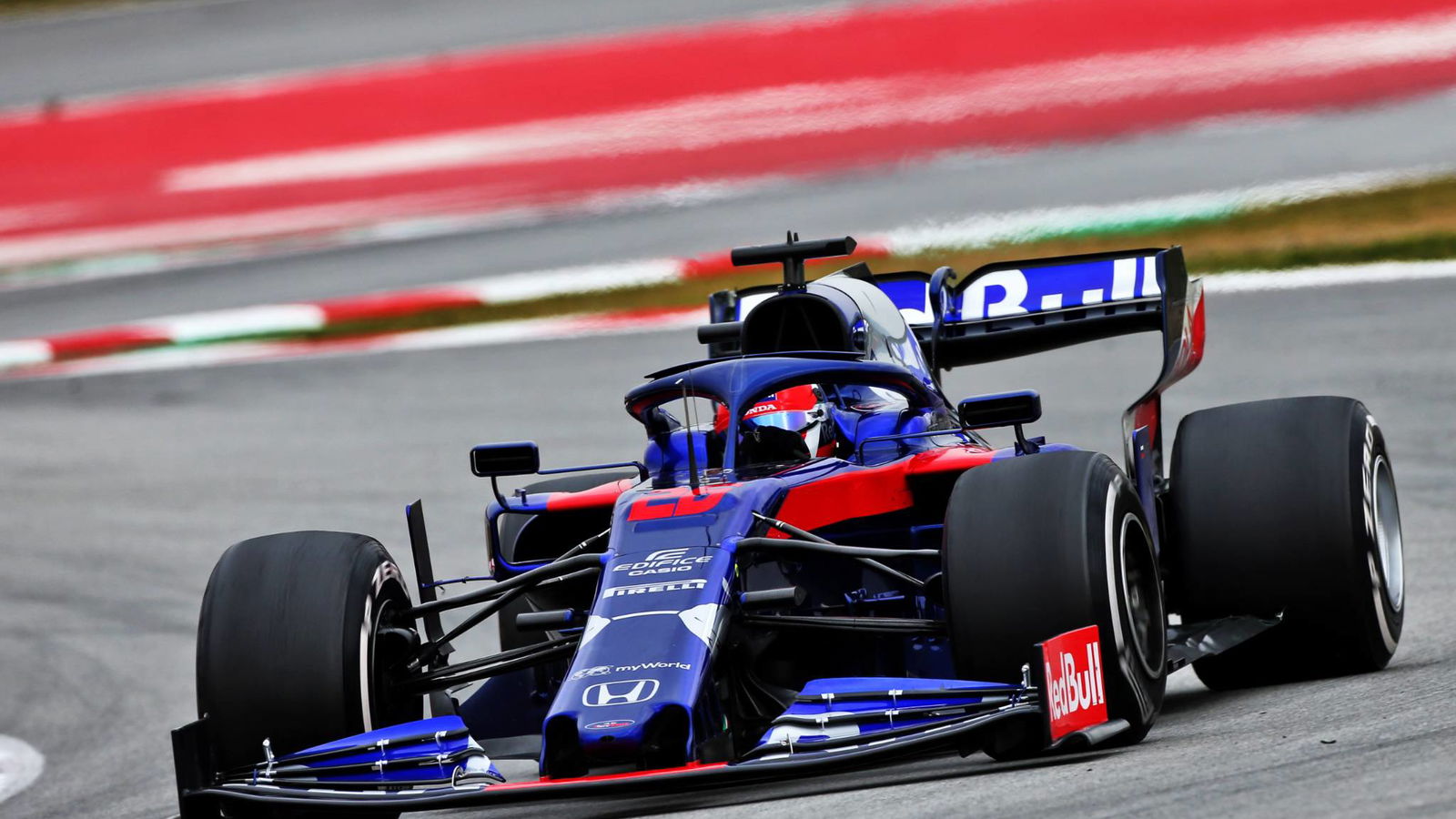 Kvyat memuncaki hari ketiga uji coba pramusim F1