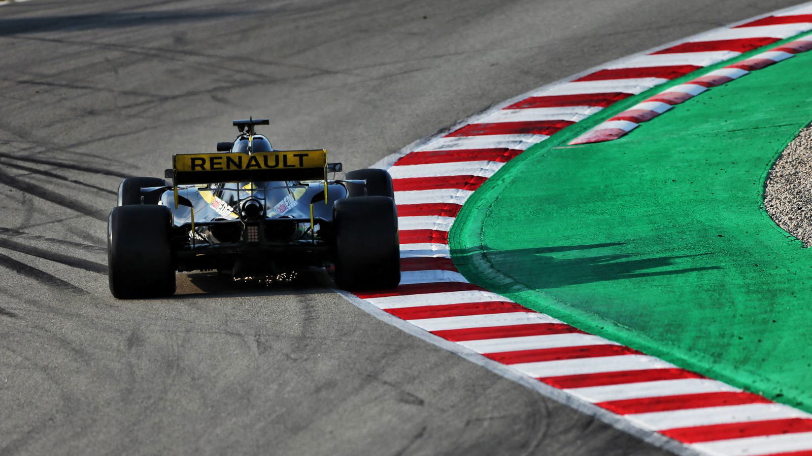 Ricciardo: Following 2019 F1 cars feels better