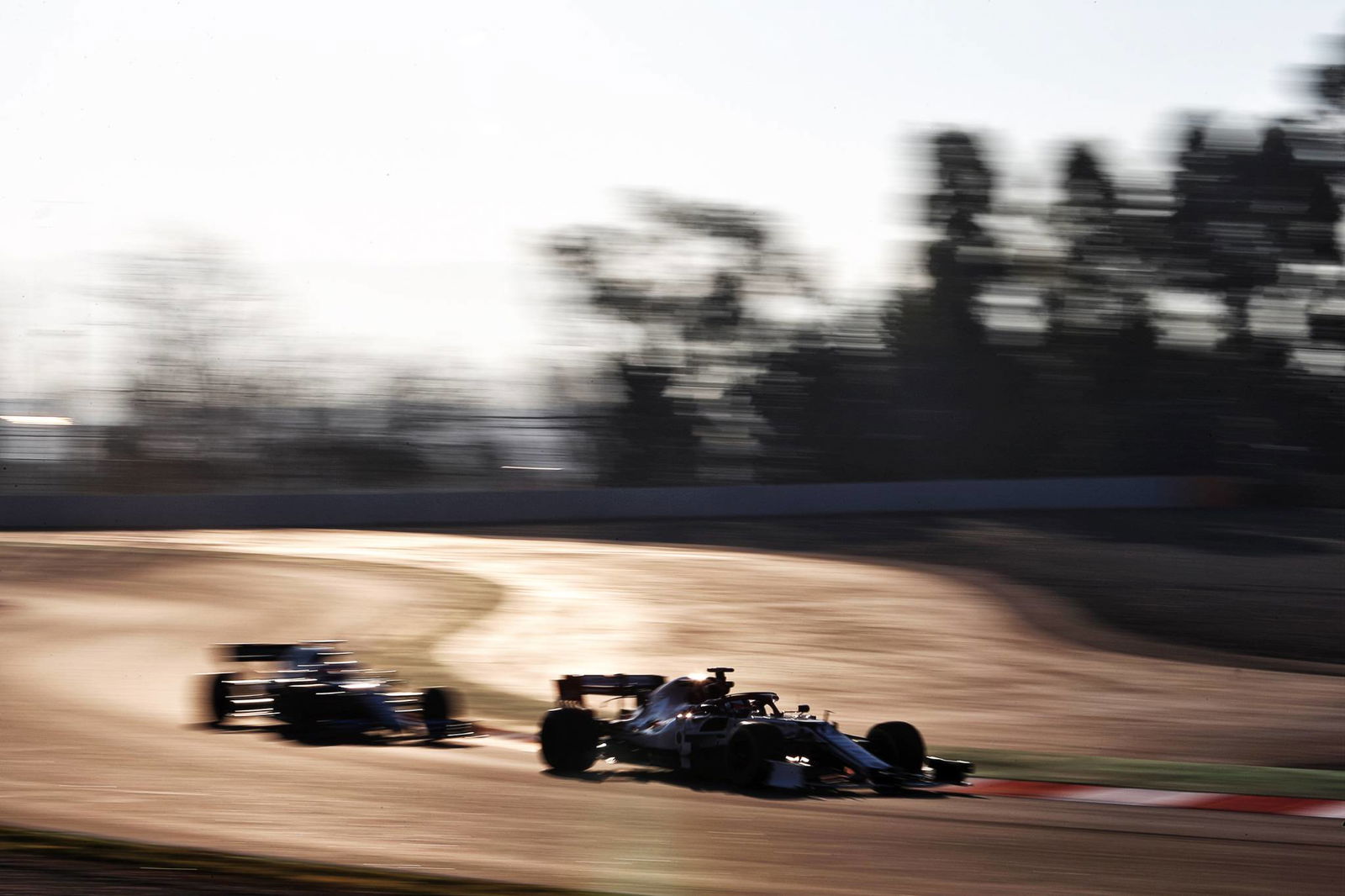 Sainz fastest as Vettel crashes in disrupted morning F1 test