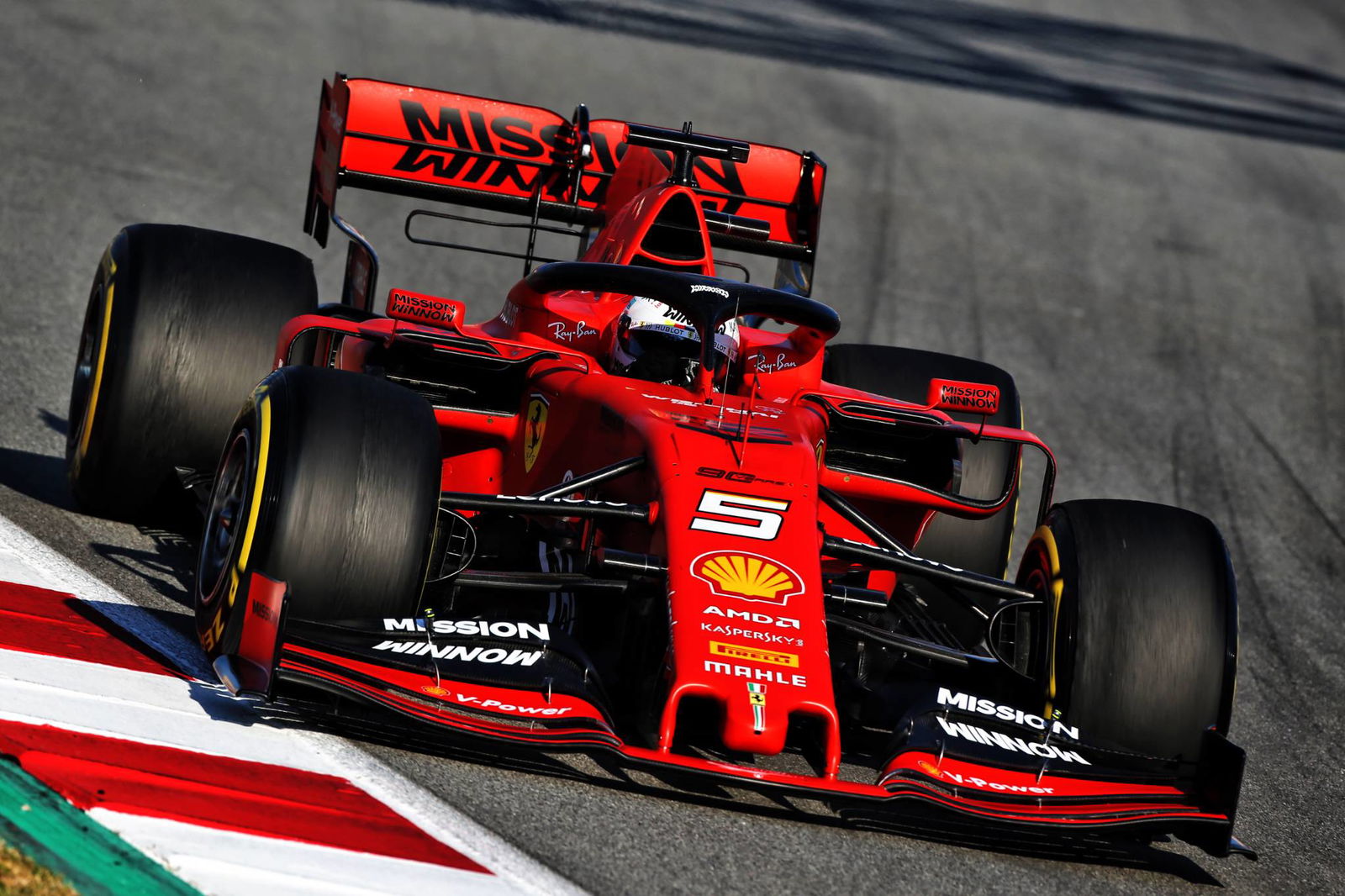 Ferrari insists Leclerc “free to fight” Vettel in F1 2019