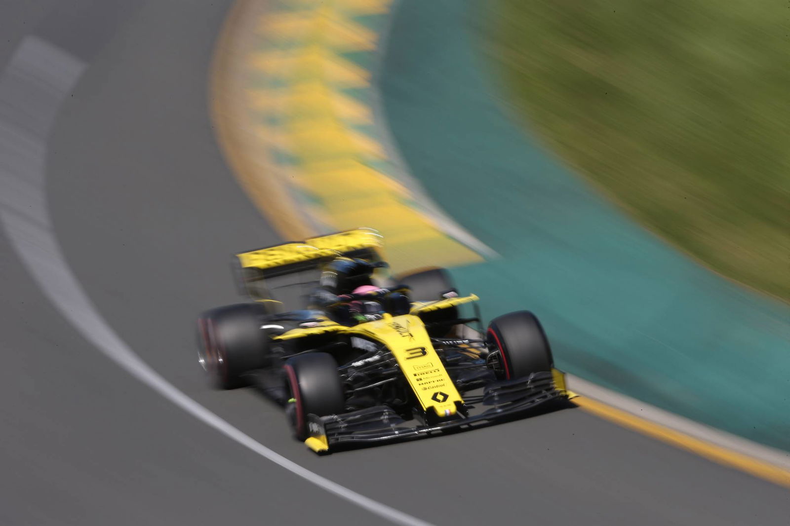 Hamilton leads first Australia F1 practice as Albon crashes