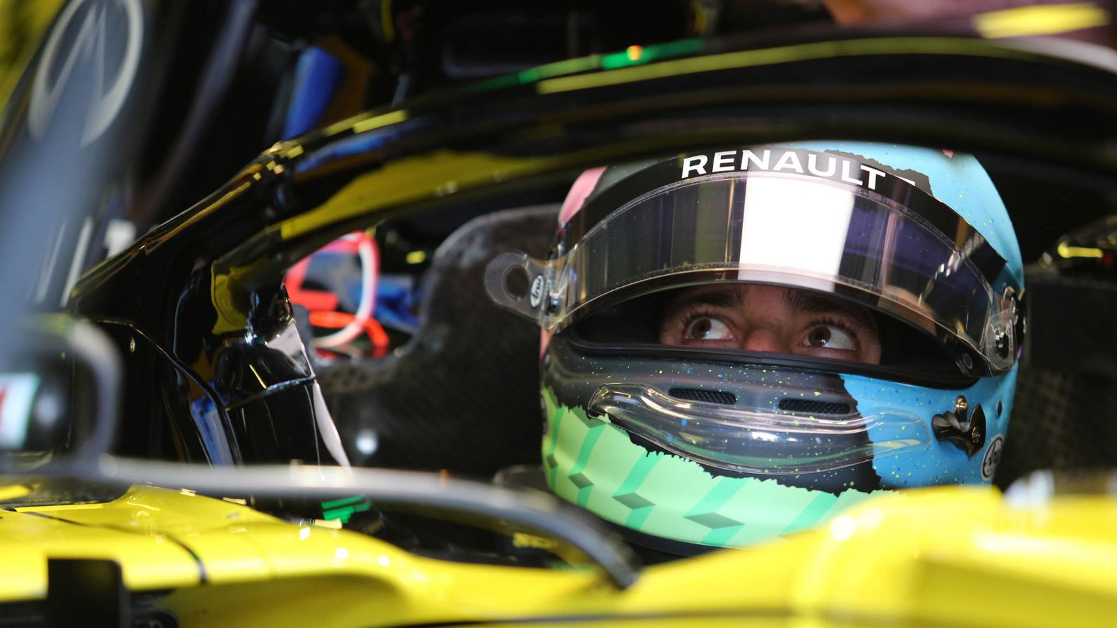 Masalah kursi membuat Ricciardo frustrasi di hari yang sulit bagi Renault