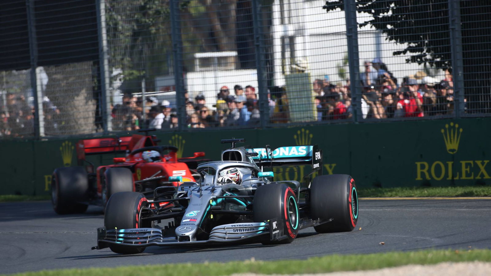 Mercedes tetap menjadi 