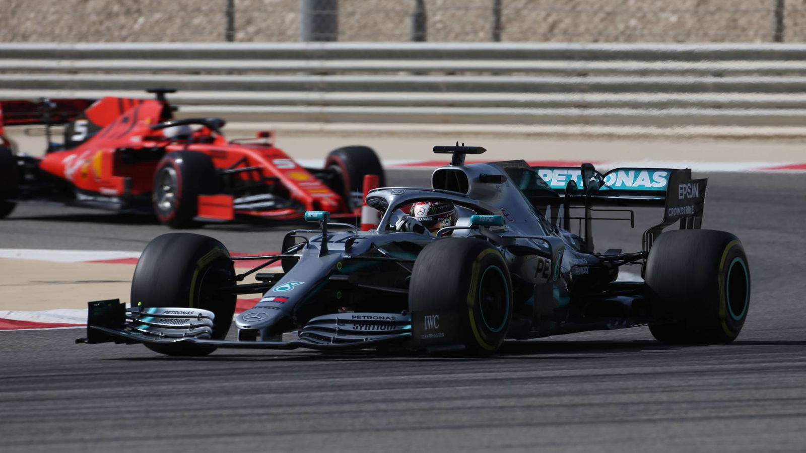 Duo Mercedes bersiap untuk 'pertarungan sengit' melawan Ferrari yang lebih cepat