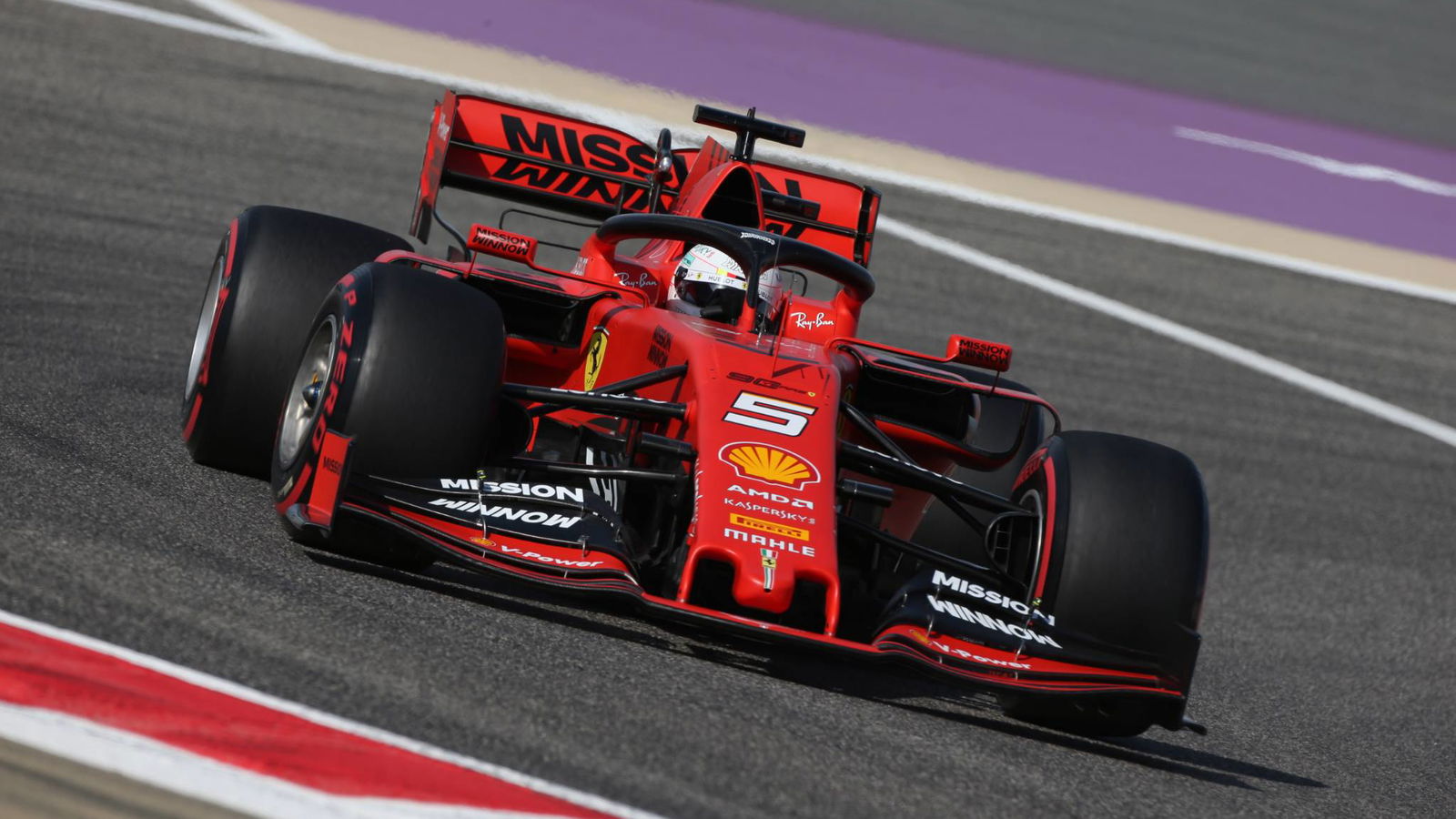 Vettel mengalahkan Leclerc saat Ferrari menunjukkan kecepatan