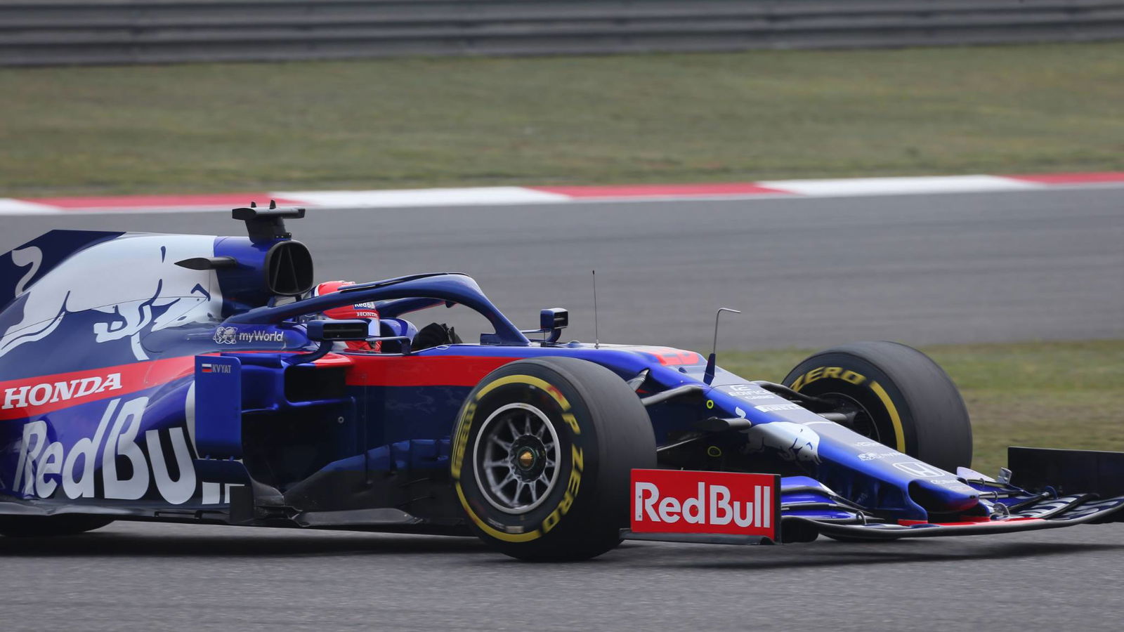 Honda changes power unit on Kvyat's car