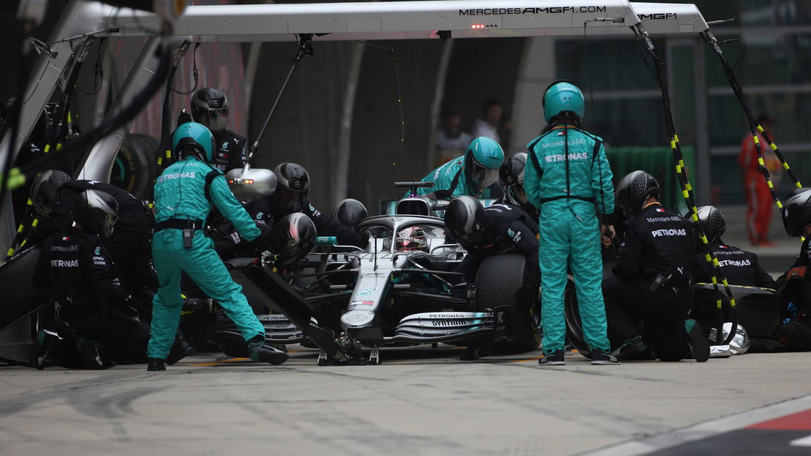 Wolff explains Mercedes’ ‘proud’ double-stack pit stop