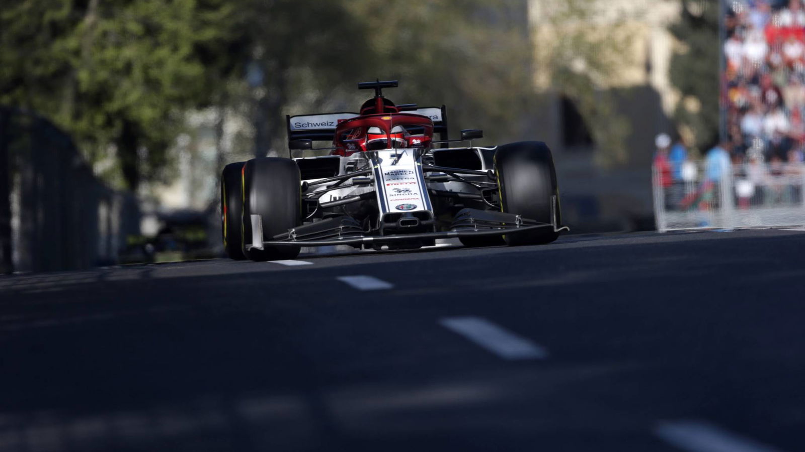 Raikkonen explains front wing issue which forced pit lane start