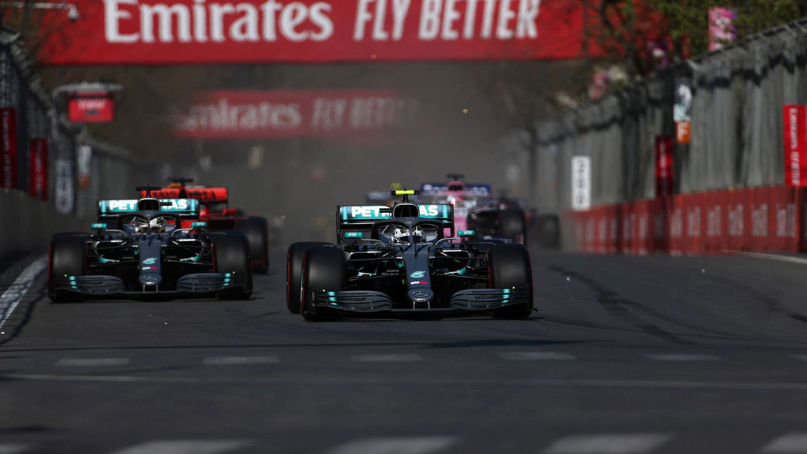 Hamilton mengorbankan agresi 'egois' untuk Mercedes