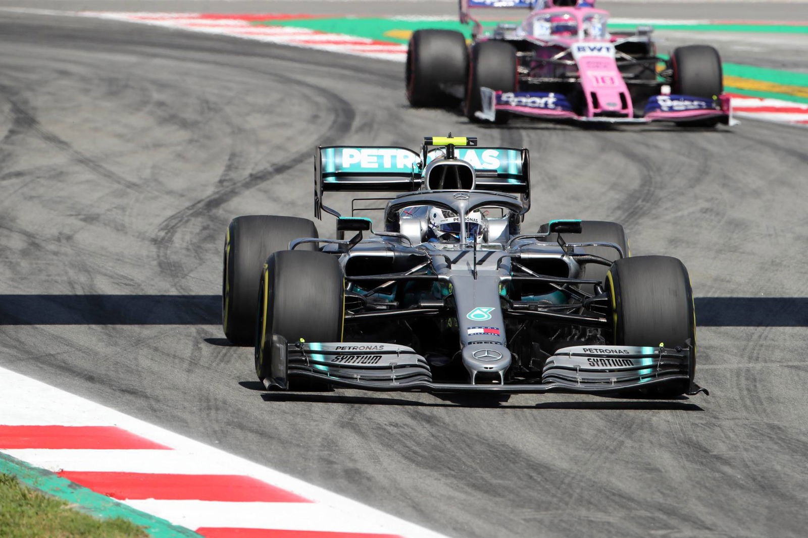 Verstappen mengganti unit daya setelah kebocoran oli