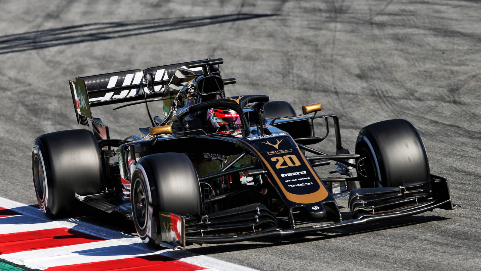 Magnussen leads morning of second Spain F1 test day