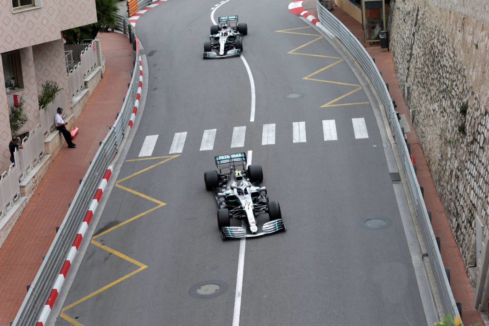 Hamilton menangkis Verstappen untuk kemenangan GP Monaco