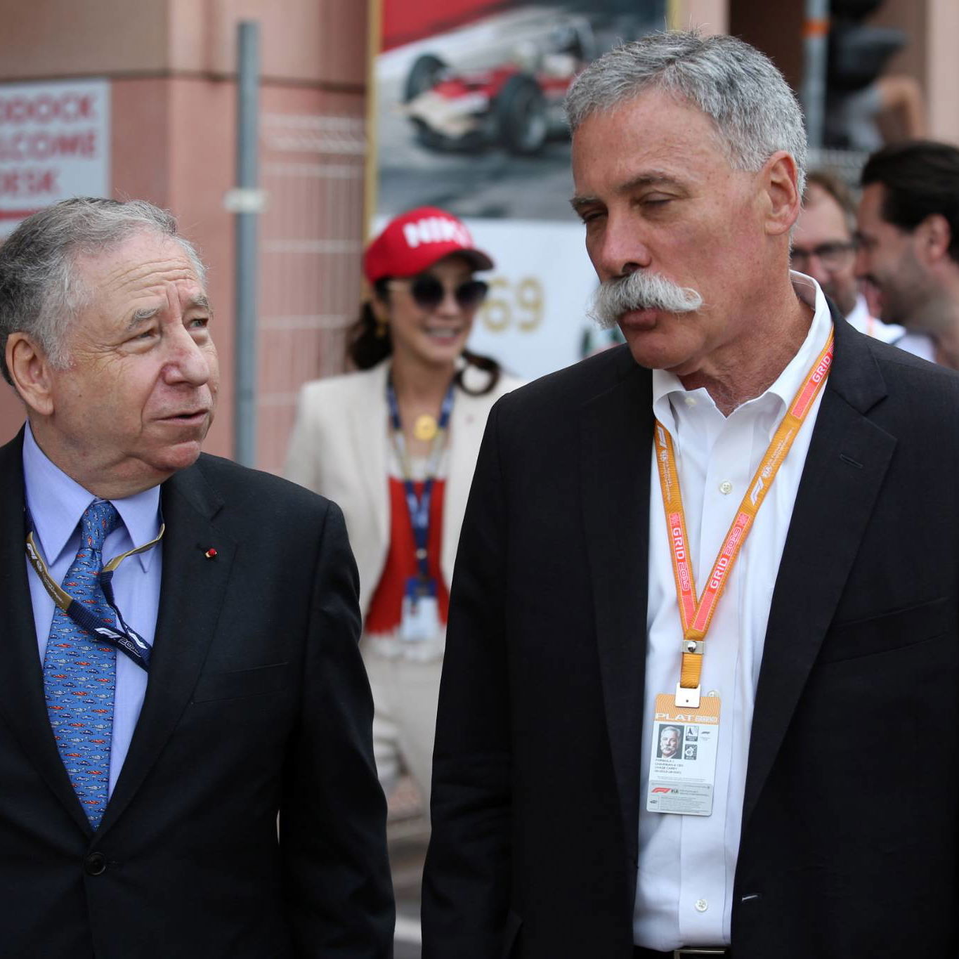 Ecclestone steps in to feed Lotus staff