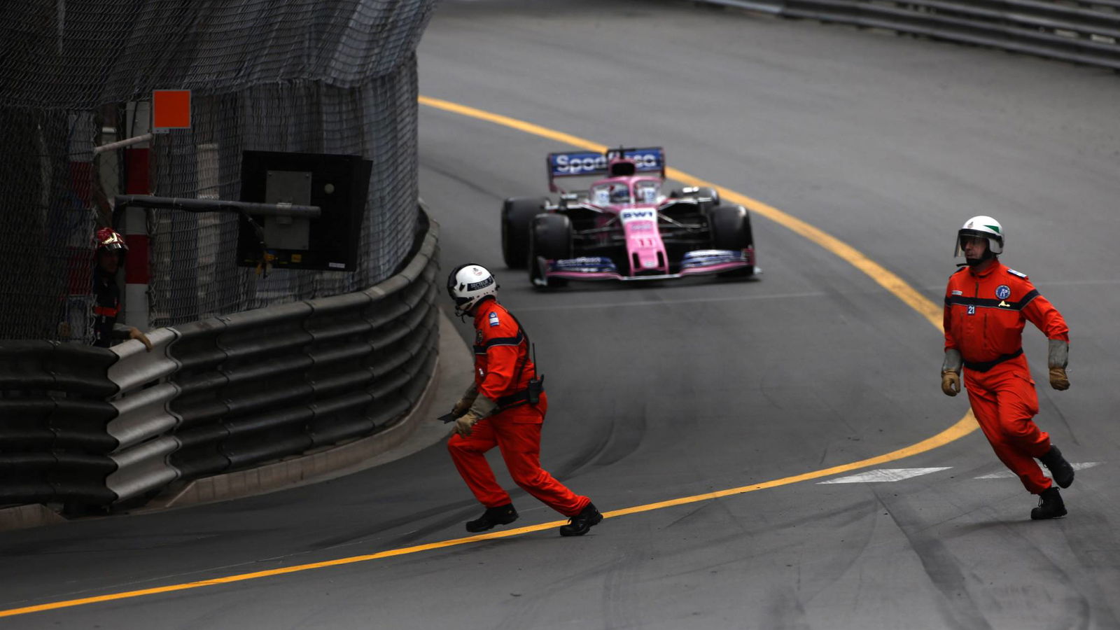 Perez explains “very lucky” miss with Monaco GP marshals
