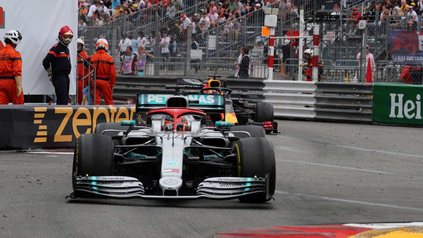 Mercedes memilih melawan ban keras karena ketakutan pemanasan