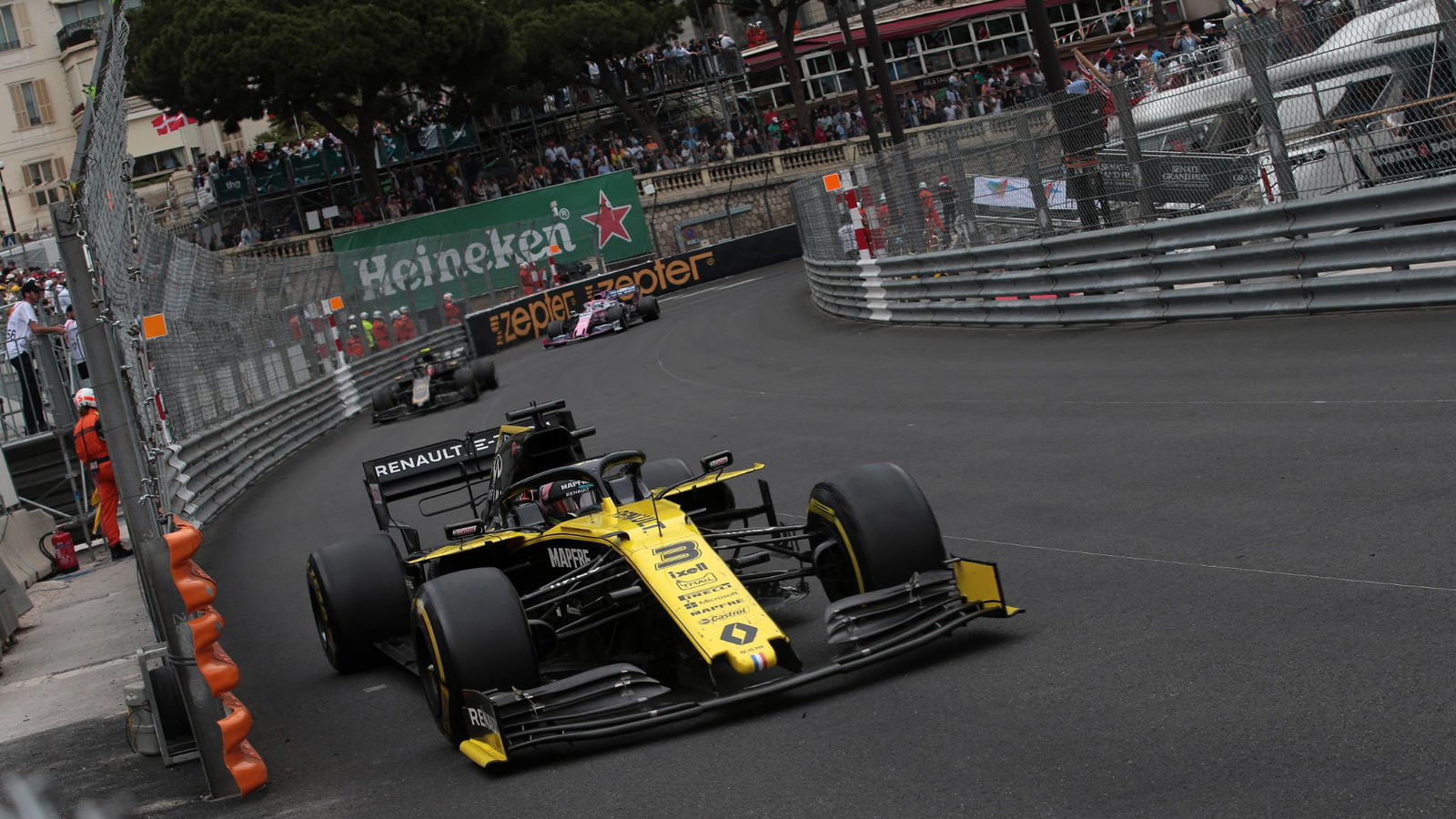 Ricciardo frustrasi karena panggilan strategi yang buruk membutuhkan hasil 