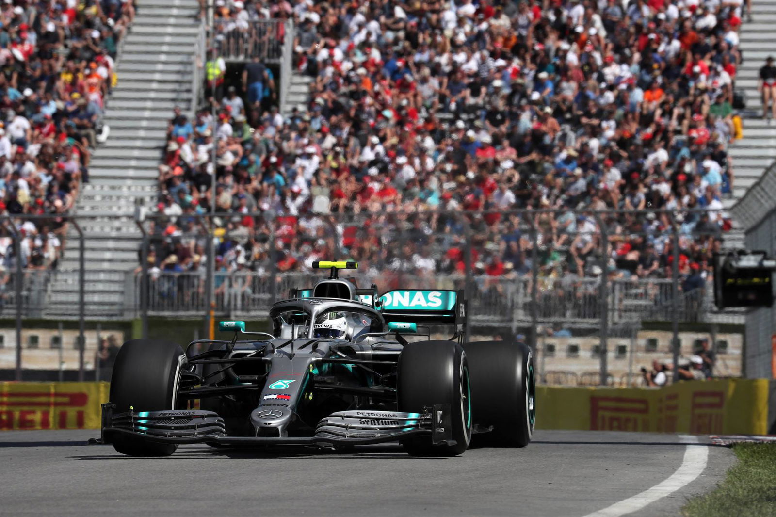 Hamilton left ruing 'innocent mistake' in Canada practice