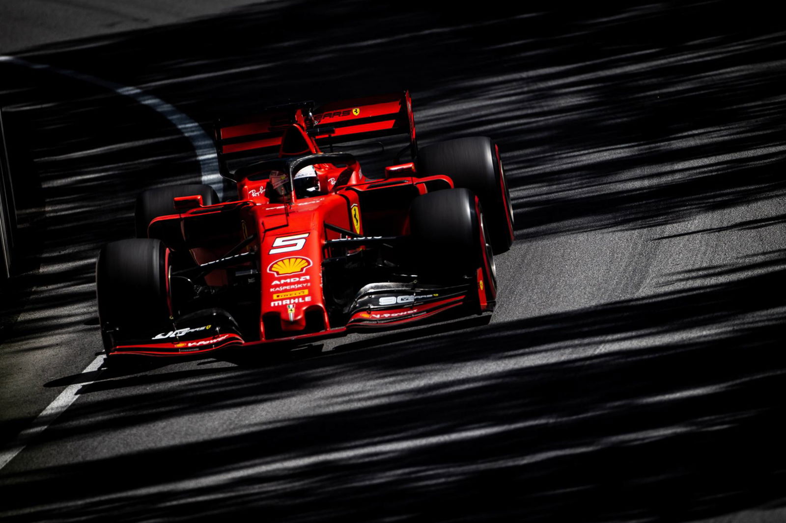 Hamilton: Ferrari ‘killing’ Mercedes on straights in Canada