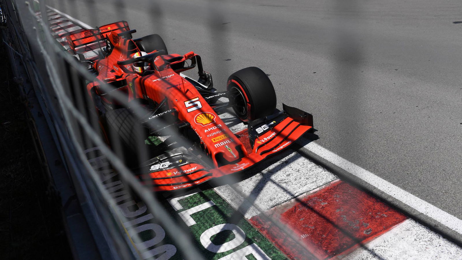 Vettel terkena poin penalti atas insiden Hamilton