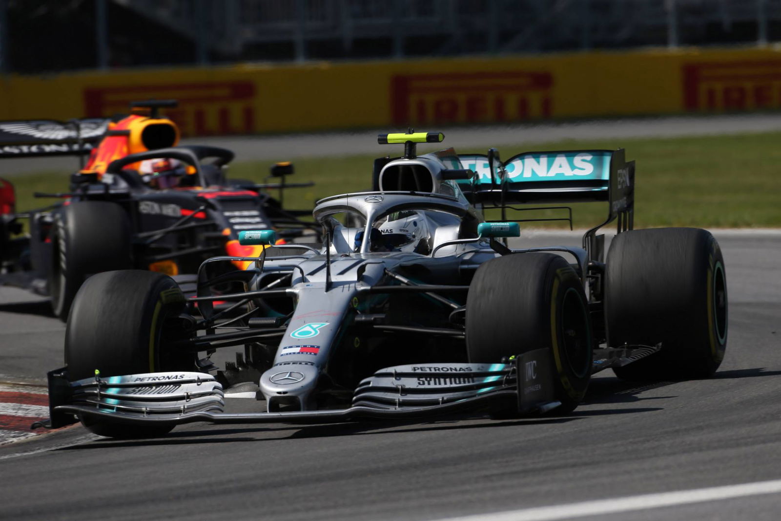 Ferrari memiliki mode mesin F1 yang tidak dimiliki Mercedes - Hamilton