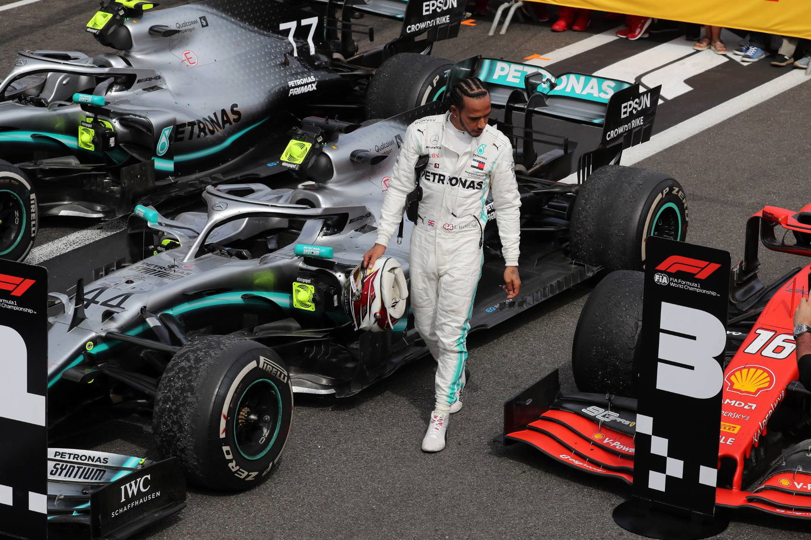Hamilton berdiri untuk menjadi pengisi suara F1