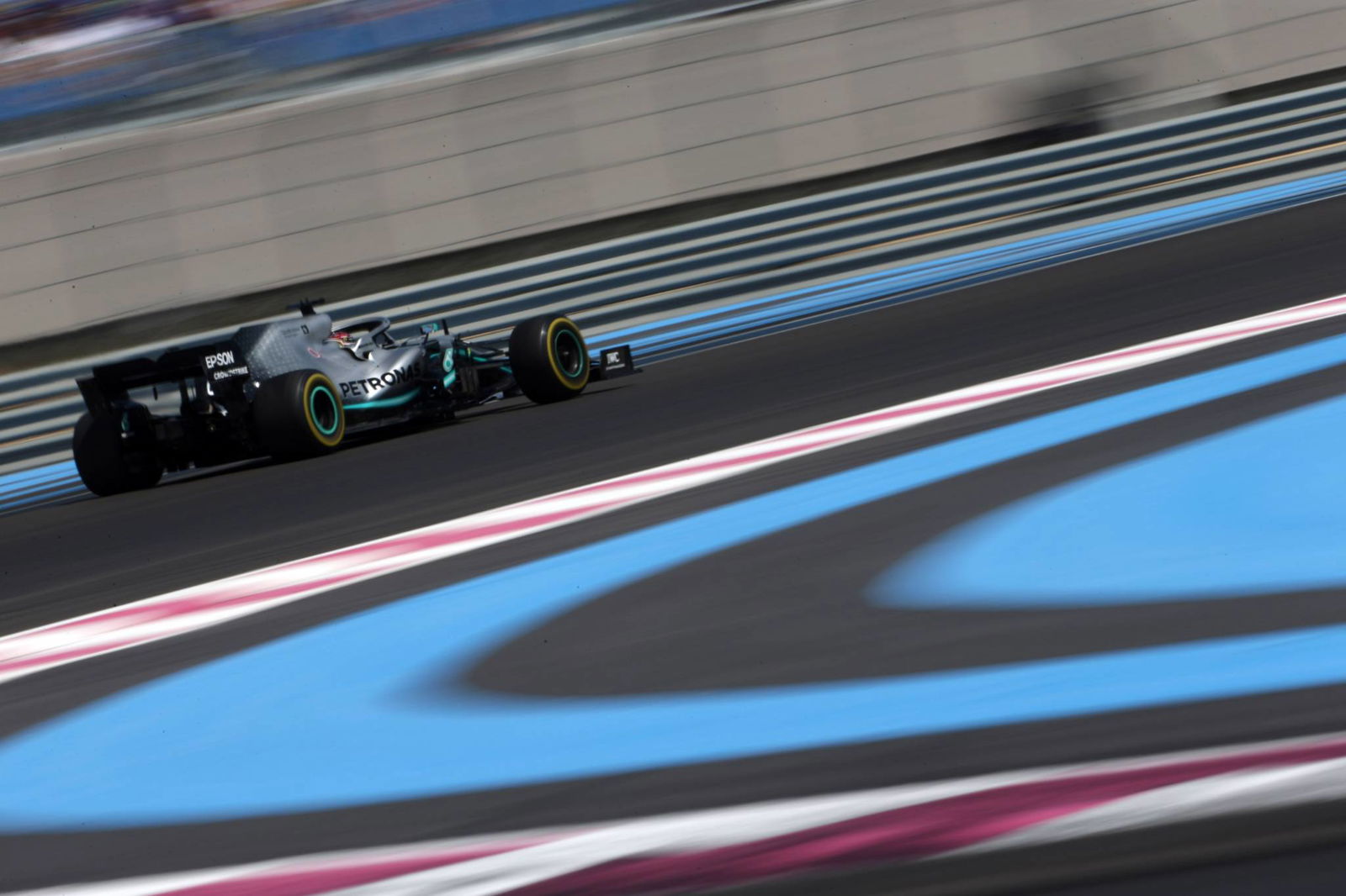 Hamilton berdiri untuk menjadi pengisi suara F1