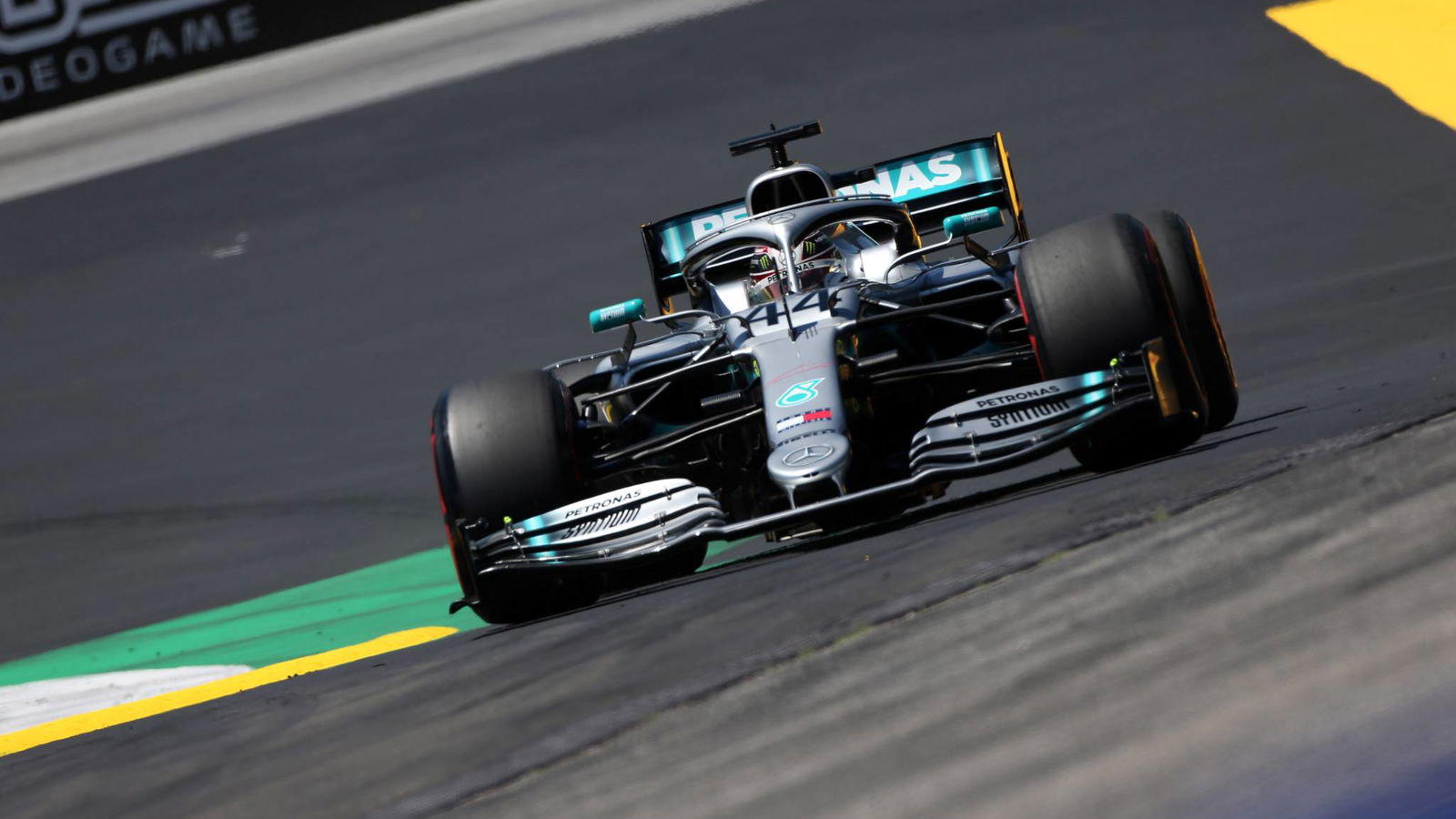 Hamilton berisiko terkena penalti Austria karena blok Raikkonen Q1