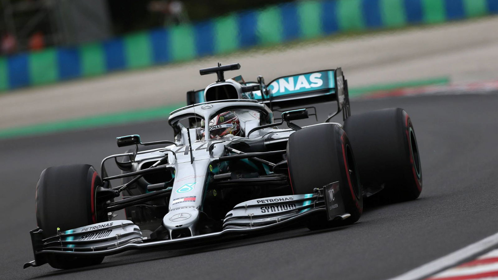 Hamilton mengalahkan Verstappen, Vettel di dekat FP3 Hongaria