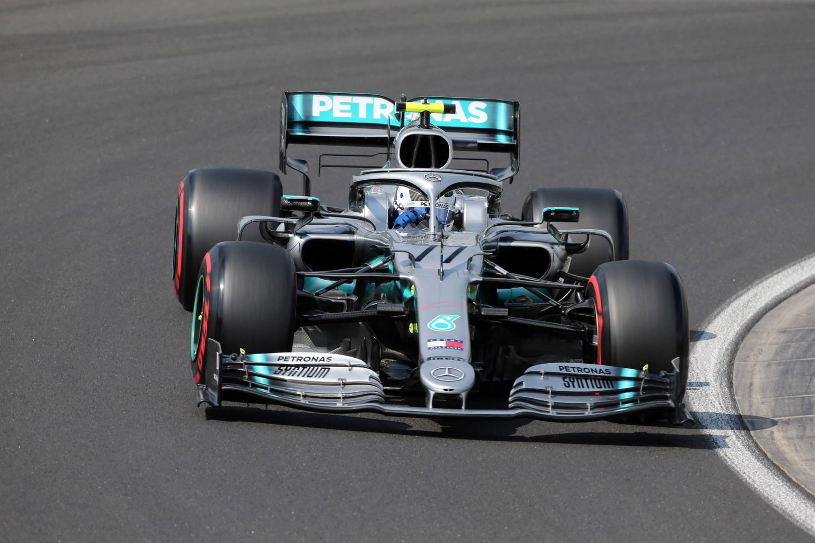 Hamilton says Mercedes F1 car “plateaued” in qualifying