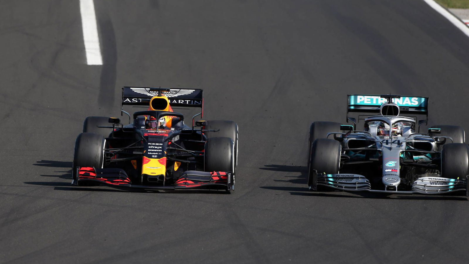 Hamilton: Tidak perlu agresi saat bertarung dengan Verstappen