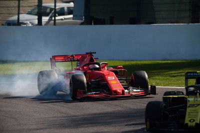 Hamilton berharap bisa melawan Ferrari dengan 'strategi menarik'