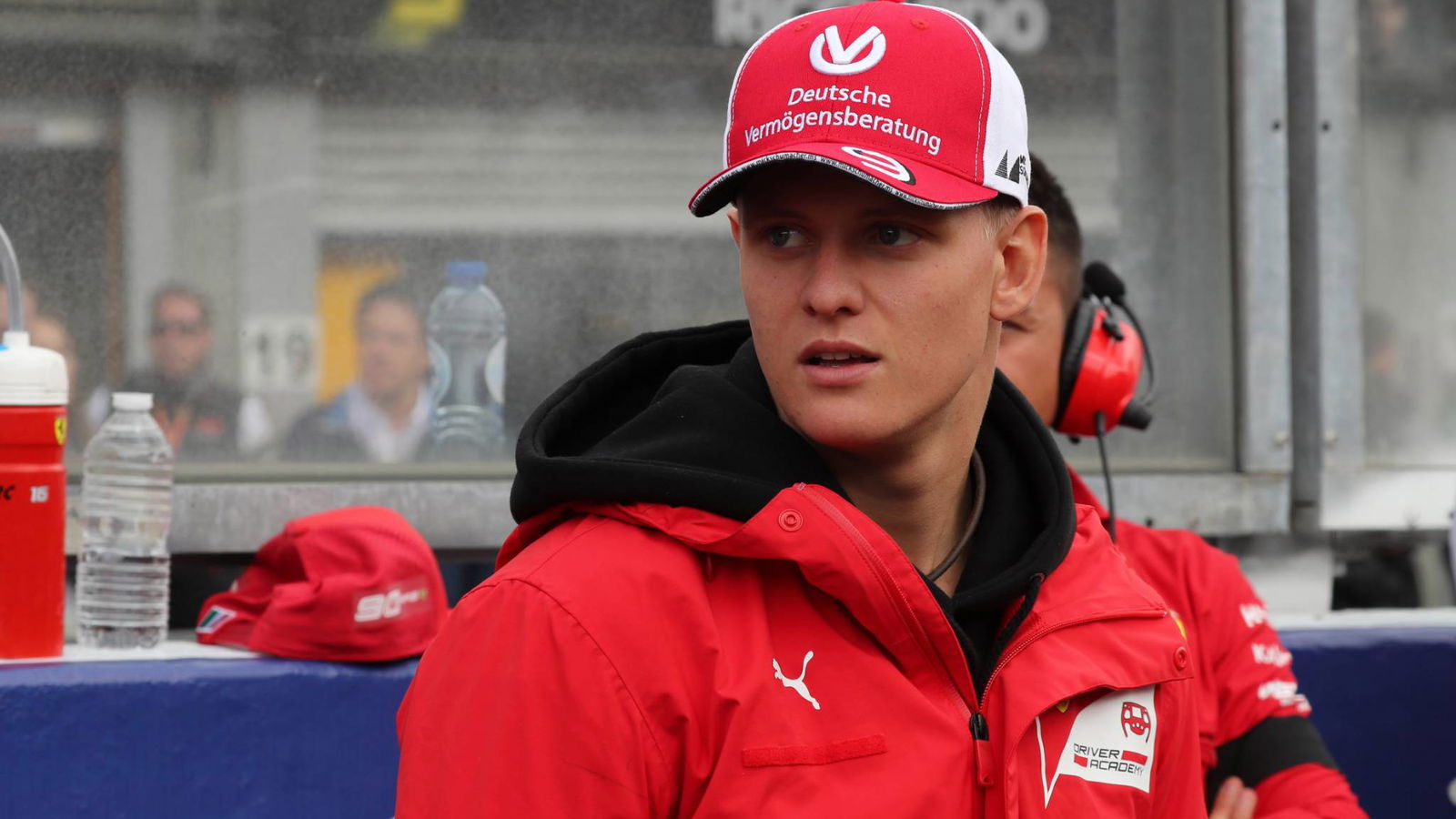 Mick Schumacher bertujuan untuk merebut kembali rekor kemenangan F1 ayah Michael dari Hamilton