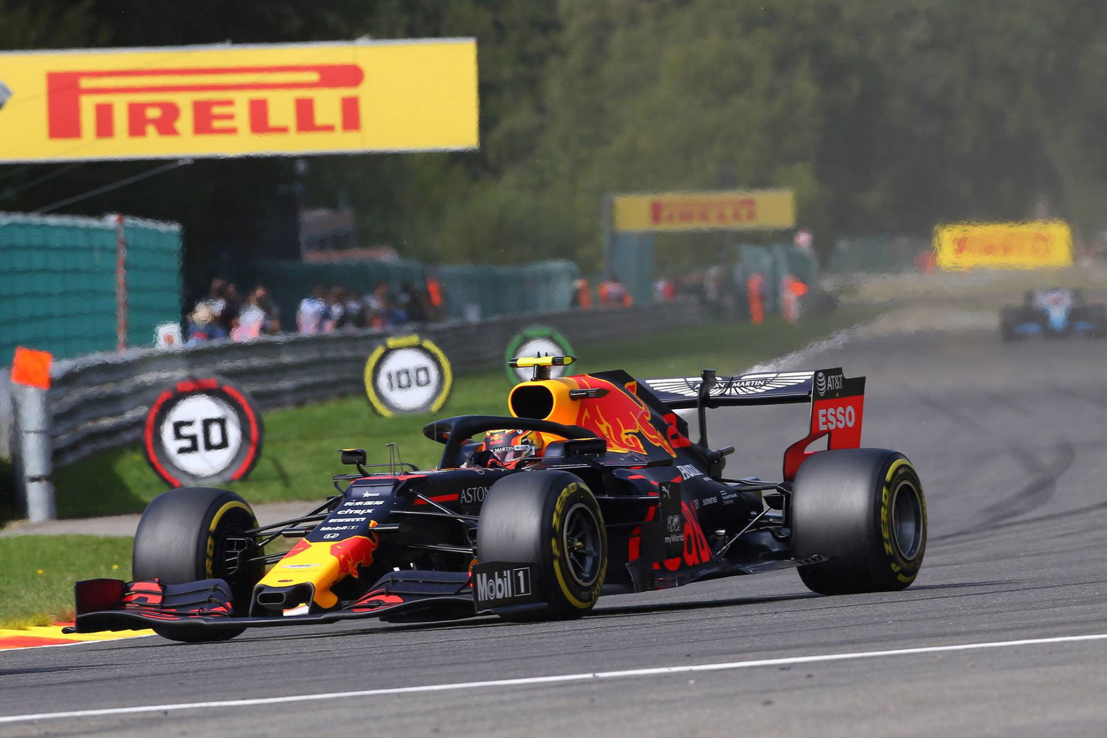 Vettel happy to “serve” Ferrari by holding Hamilton up